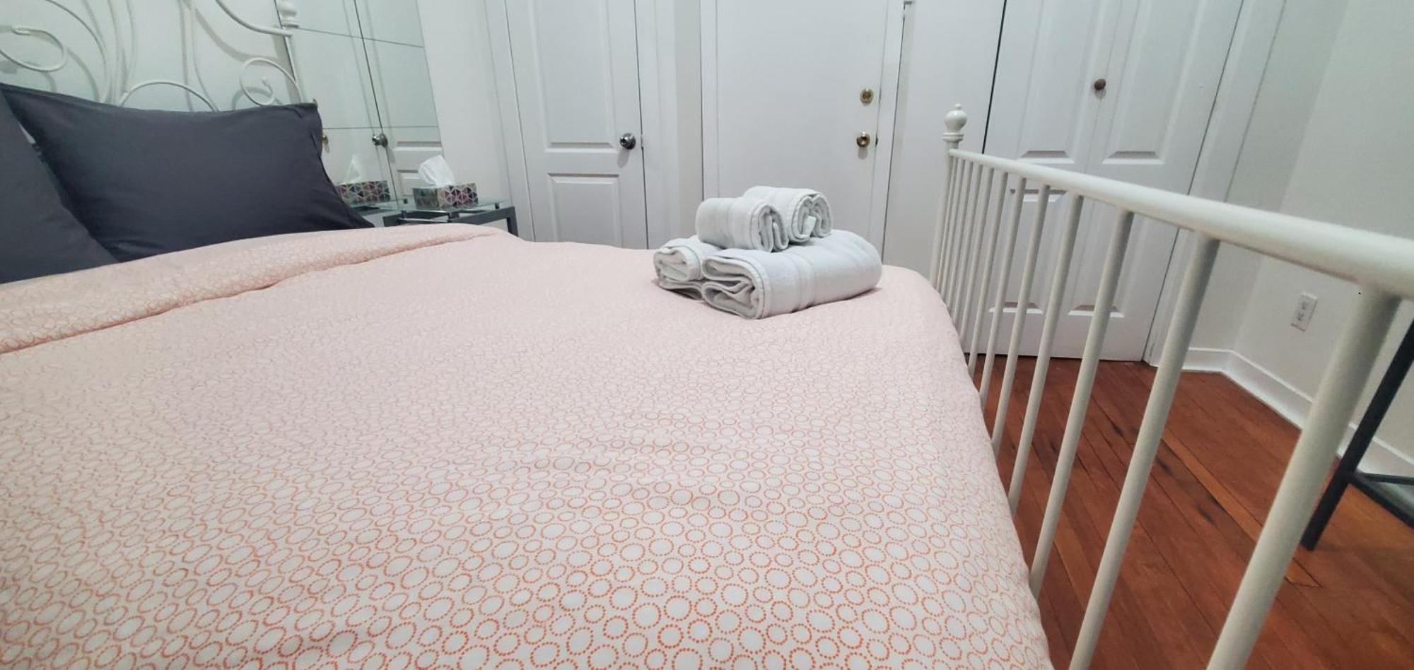 Heart Of Mtr For Memorable Experience 7Minmetro 2 Backyard Fully Equipped Villa มอนทรีอัล ภายนอก รูปภาพ